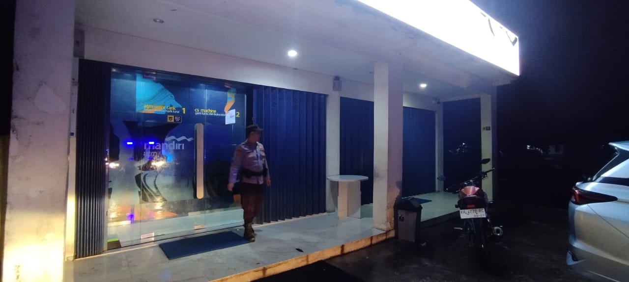 Piket Malam Polsek Bulik Patroli ke Perbankan (ATM) diwilkum Polsek Bulik