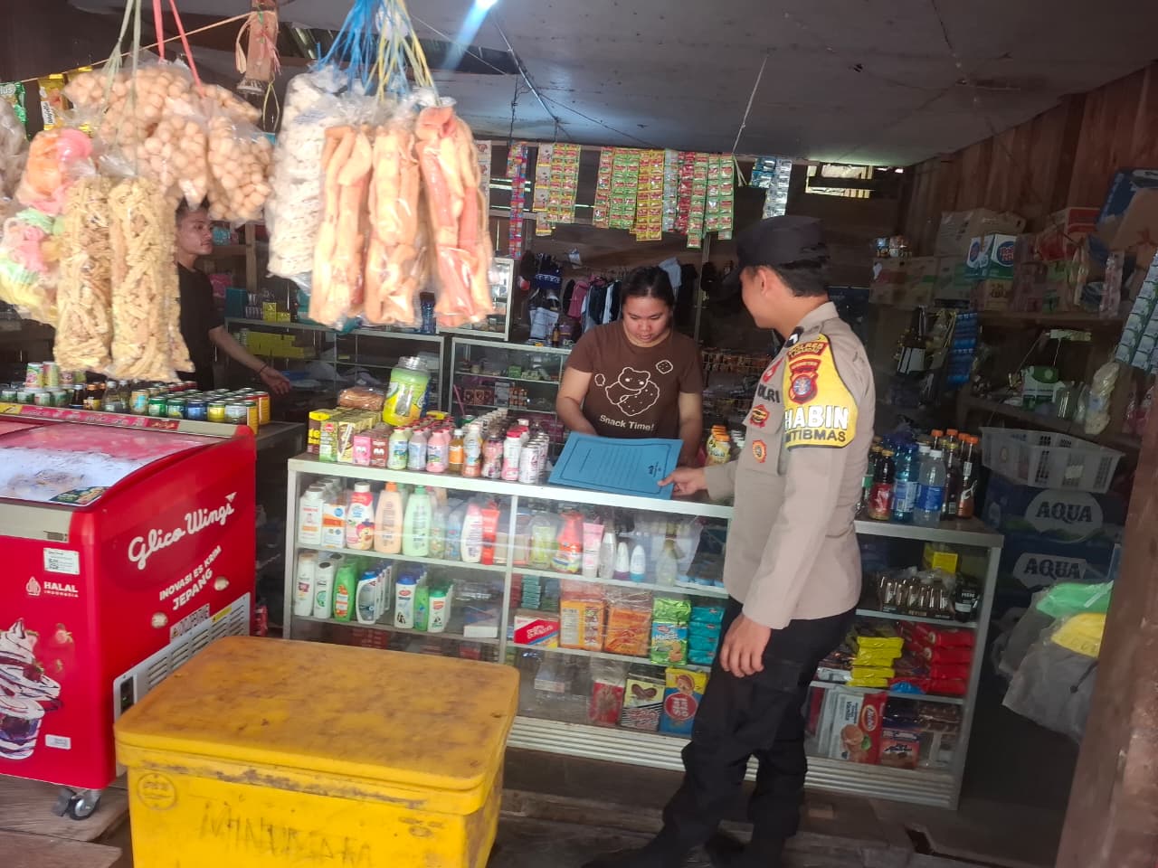 Piket Polsek Lamandau Silaturahmi Ke Pedagang