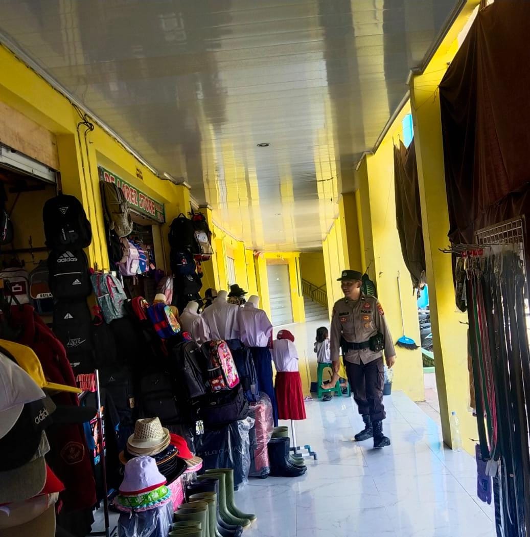 Piket Polsek laksanakan Patroli di Pasar di Wilkum Polsek Bulik