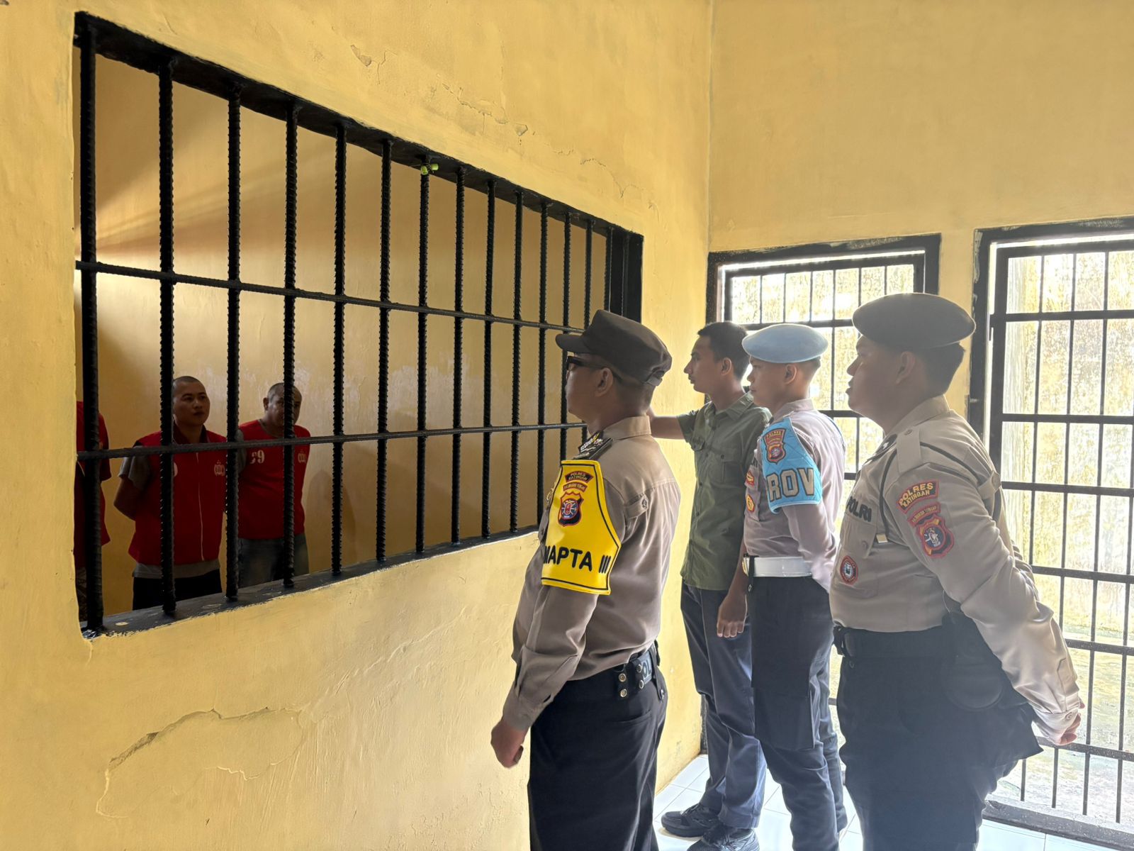 Sat Samapta Polres Katingan Melaksanakan Serah Terima Piket Jaga Lama ke Piket Jaga Baru Dilanjutkan Pengecekan Tahanan