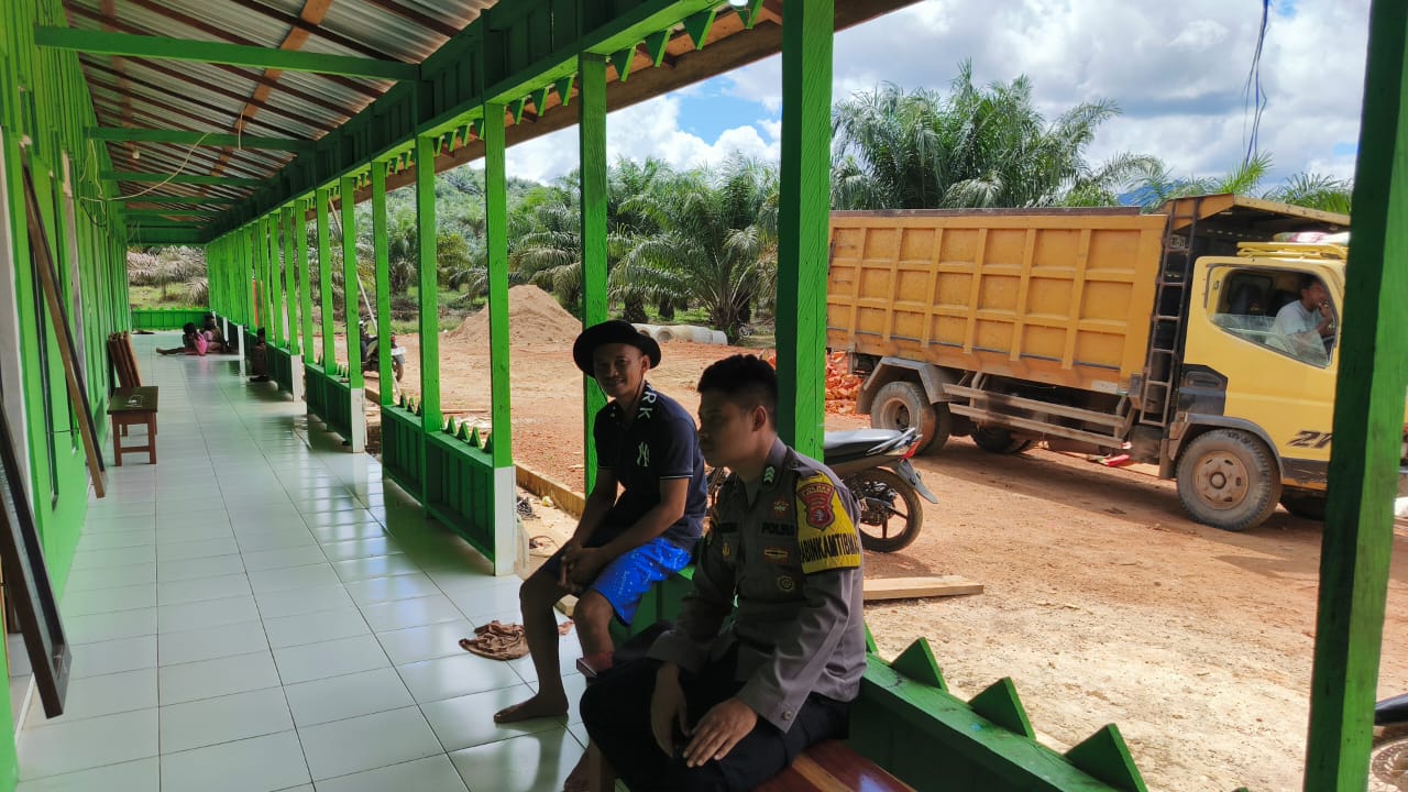 Piket Polsek Delang melaksanakan Silaturahmi ke warga masyarakat