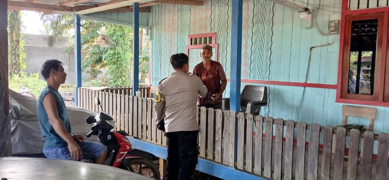 Bhabinkamtibmas Sambang ke Rumah Warga Masyarakat Binaannya
