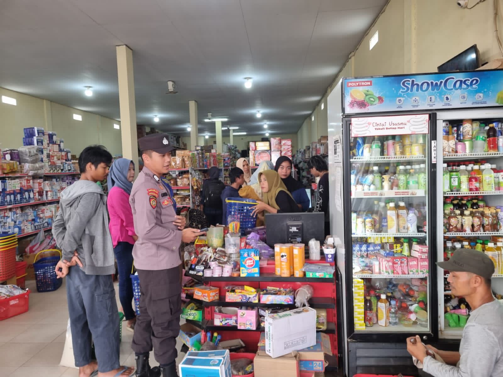 Piket Polsek Patroli kepertokoan diwilkum Polsek Sematu Jaya