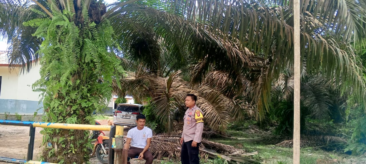 Personil Polsek Lamandau Patroli dan Sambang Pos Satpam Perusahaan