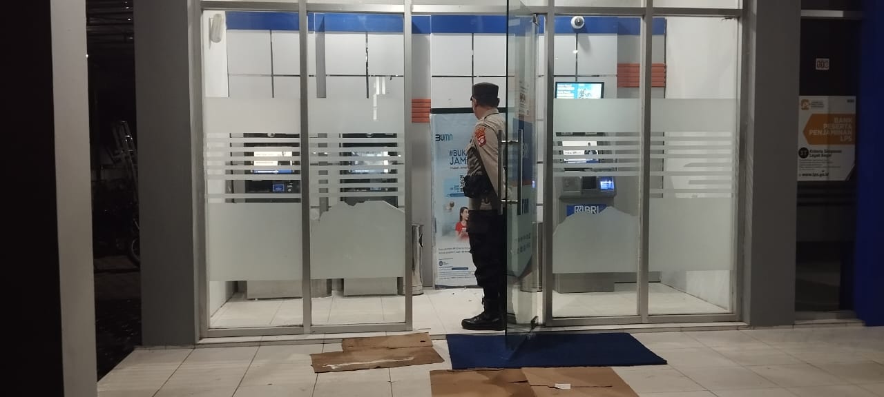 Piket Malam Polsek Bulik Patroli ke Perbankan (ATM) diwilkum Polsek Bulik