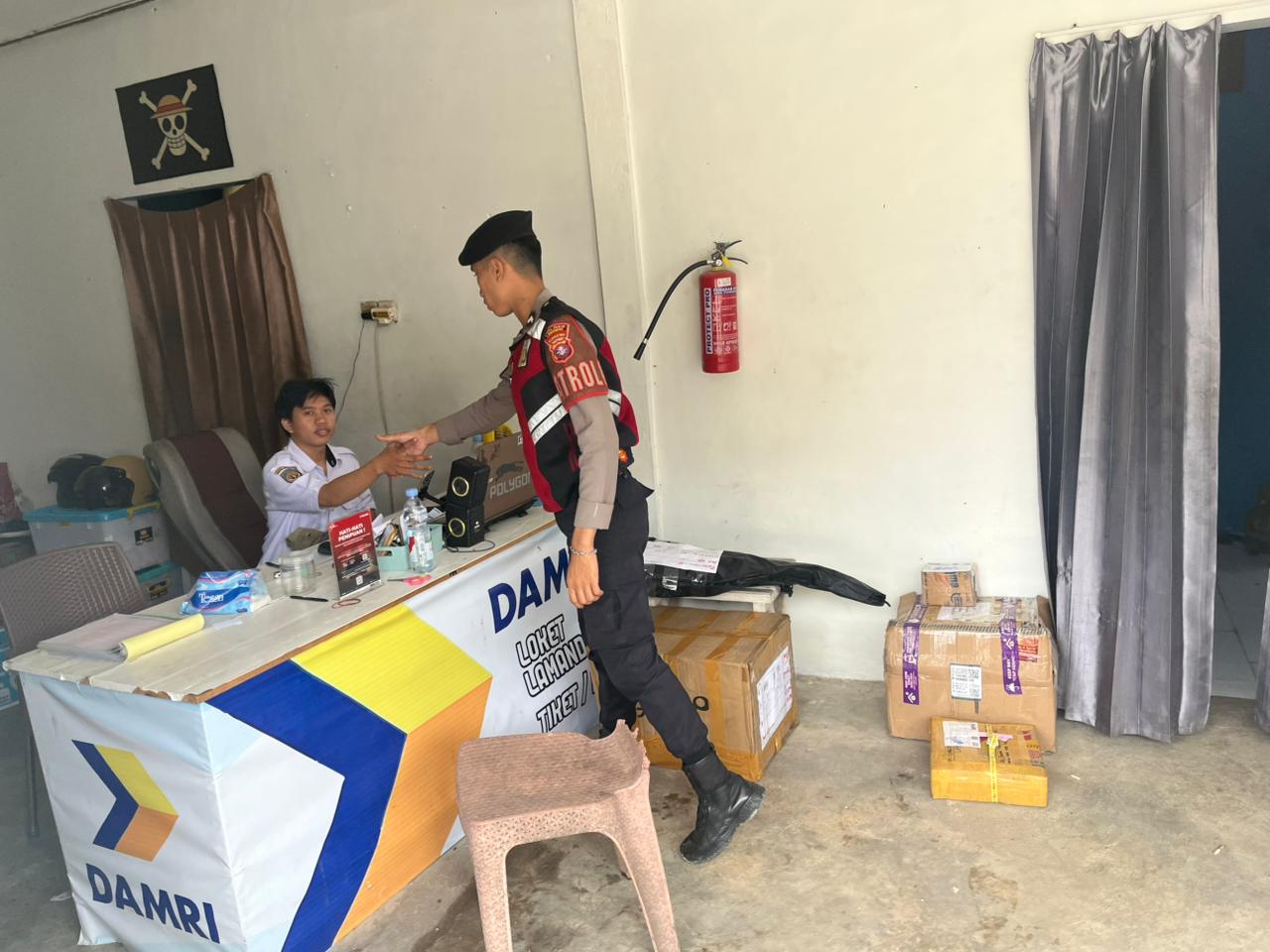 Piket Sat Samapta Polres Lamandau Patroli dan Sambangi Terminal Bus Damri untuk Jaga Kamtibmas Kondusif