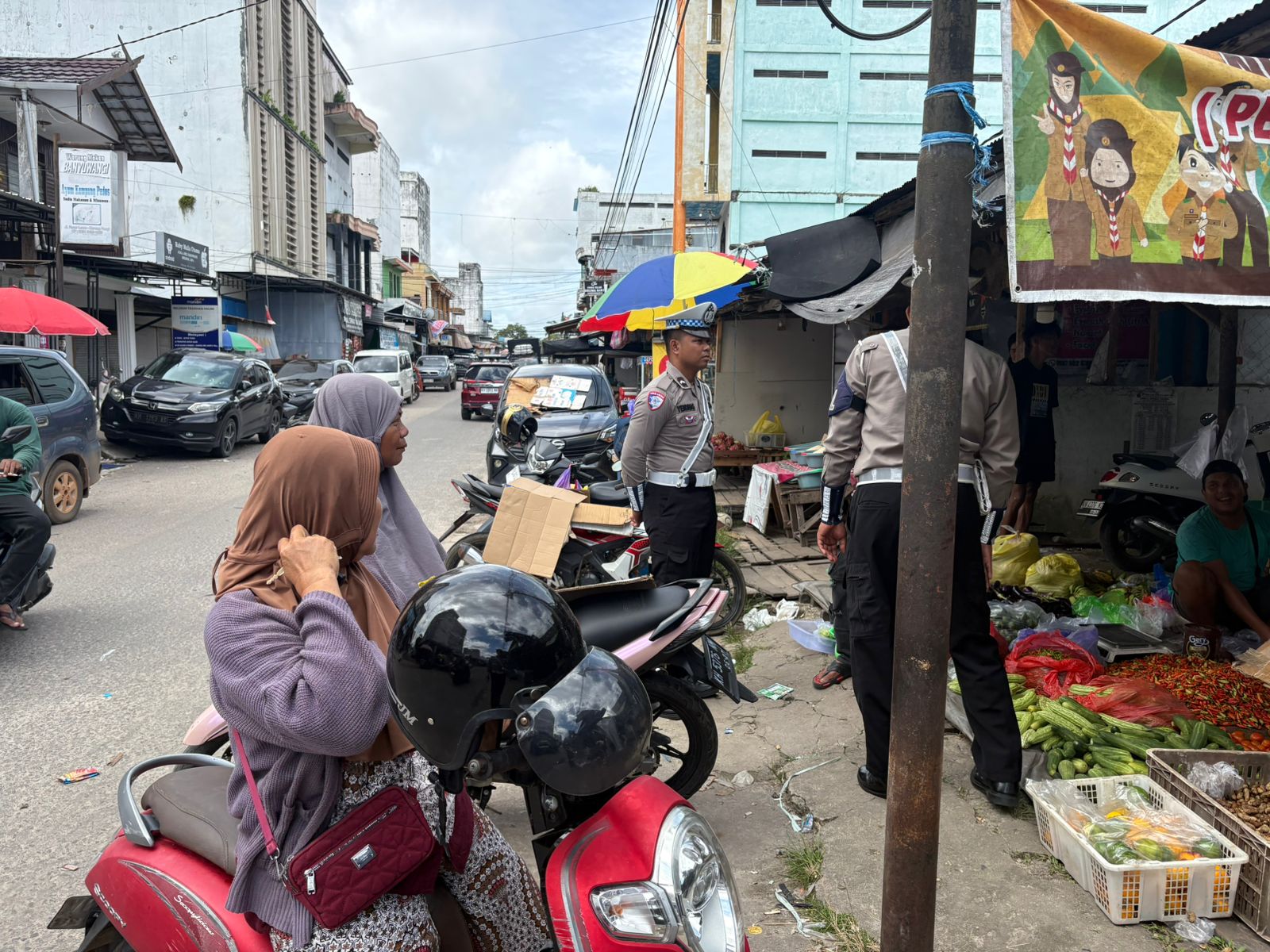 Penyuluhan Keliling Dikmas Lantas di Pasar Kereng Pangi