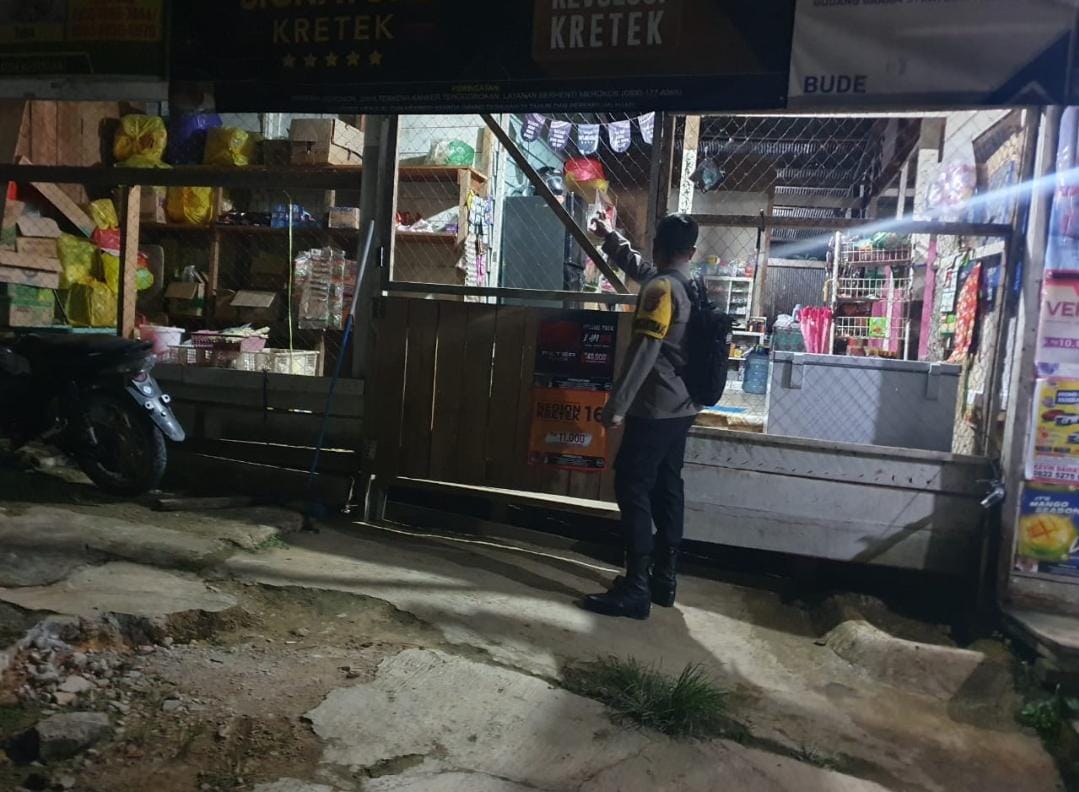 Piket Polsek Delang Silaturahmi Ke Masyarakat