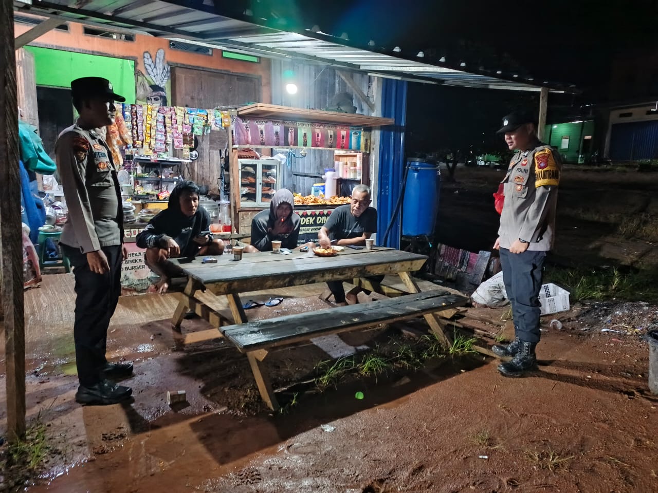 Personil Polsek Sambang kepada Masyarakat