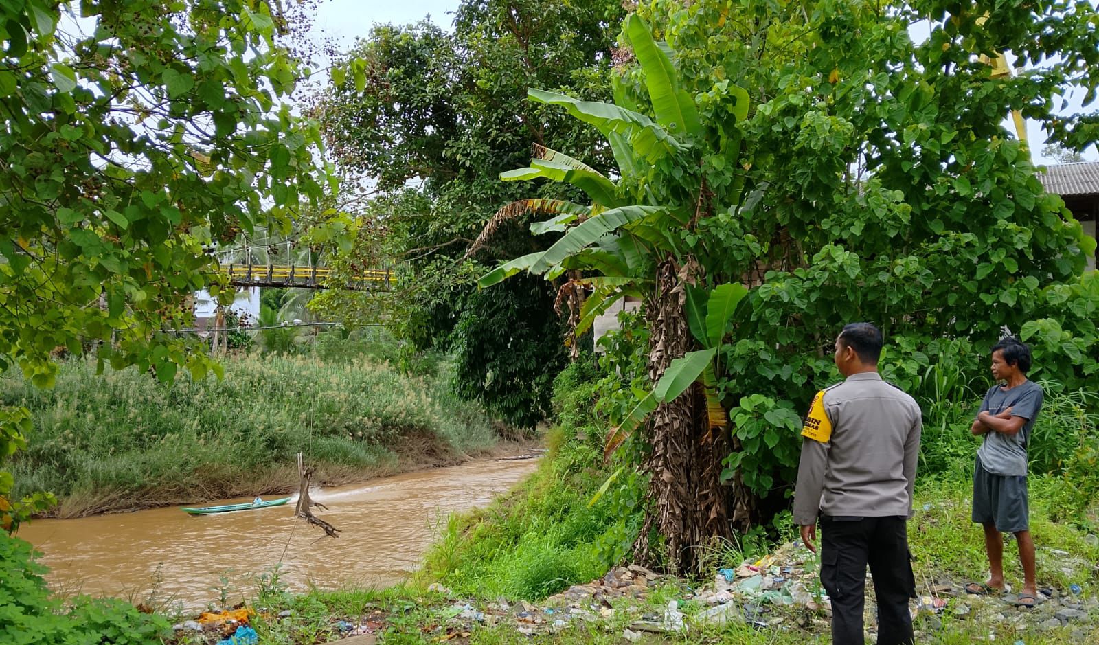 Polsek Teweh Timur Lakukan Sosialisasi Waspada Banjir dan Monitoring Debit Air Sungai Benangin
