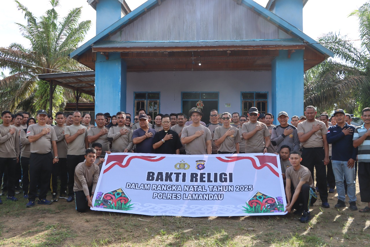 Kapolres Lamandau Pimpin Konvoi R2 dalam Bakti Religi Natal 2025 ke Gereja Desa Arga Mulya