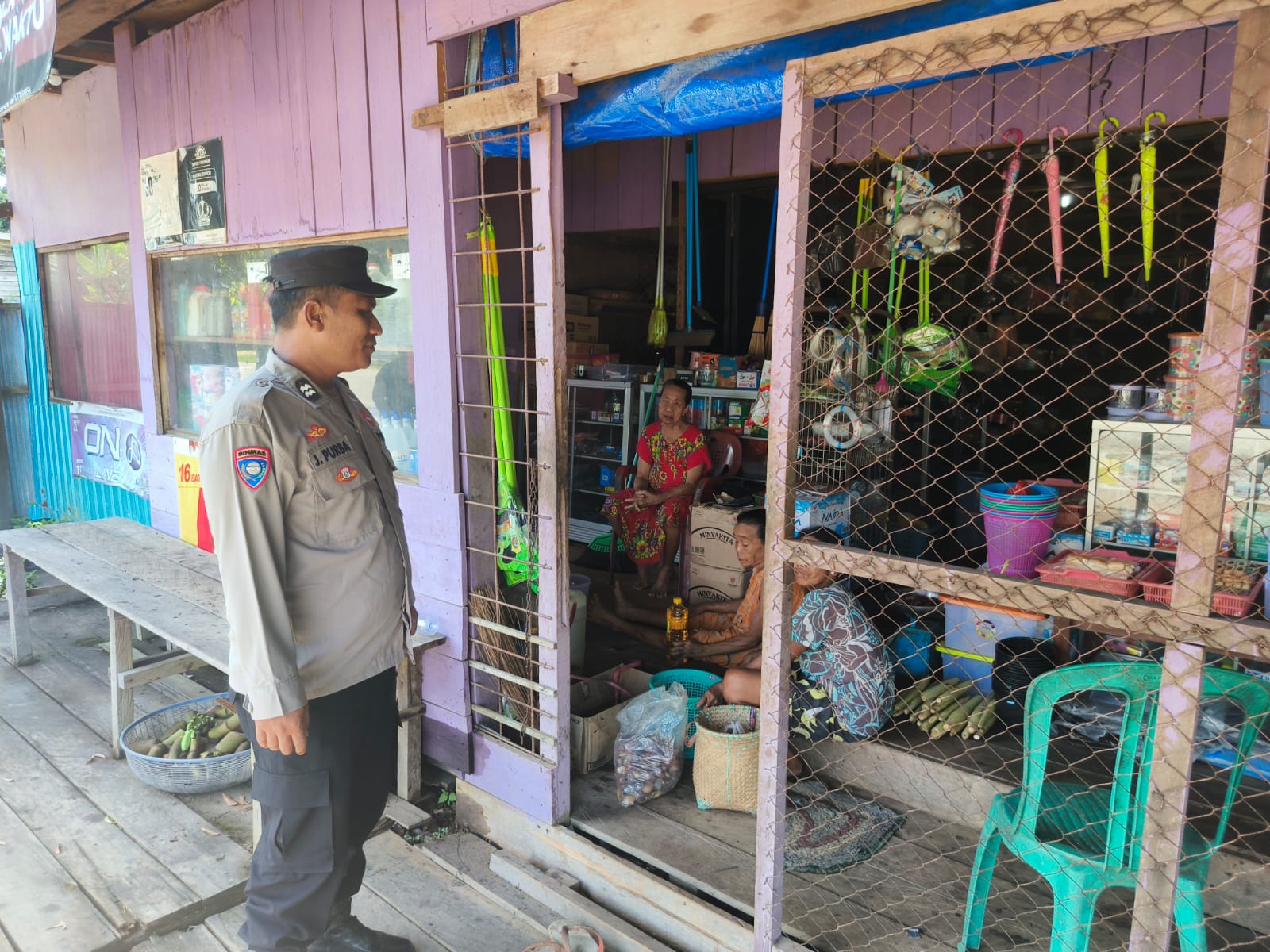 Piket Polsek Delang Silaturahmi Ke Masyarakat
