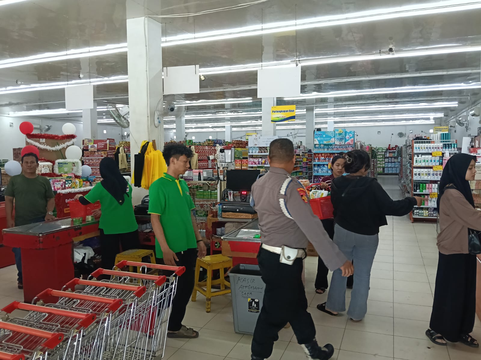 Personil Piket Polsek Bulik Laksanakan Patroli Pertokoan