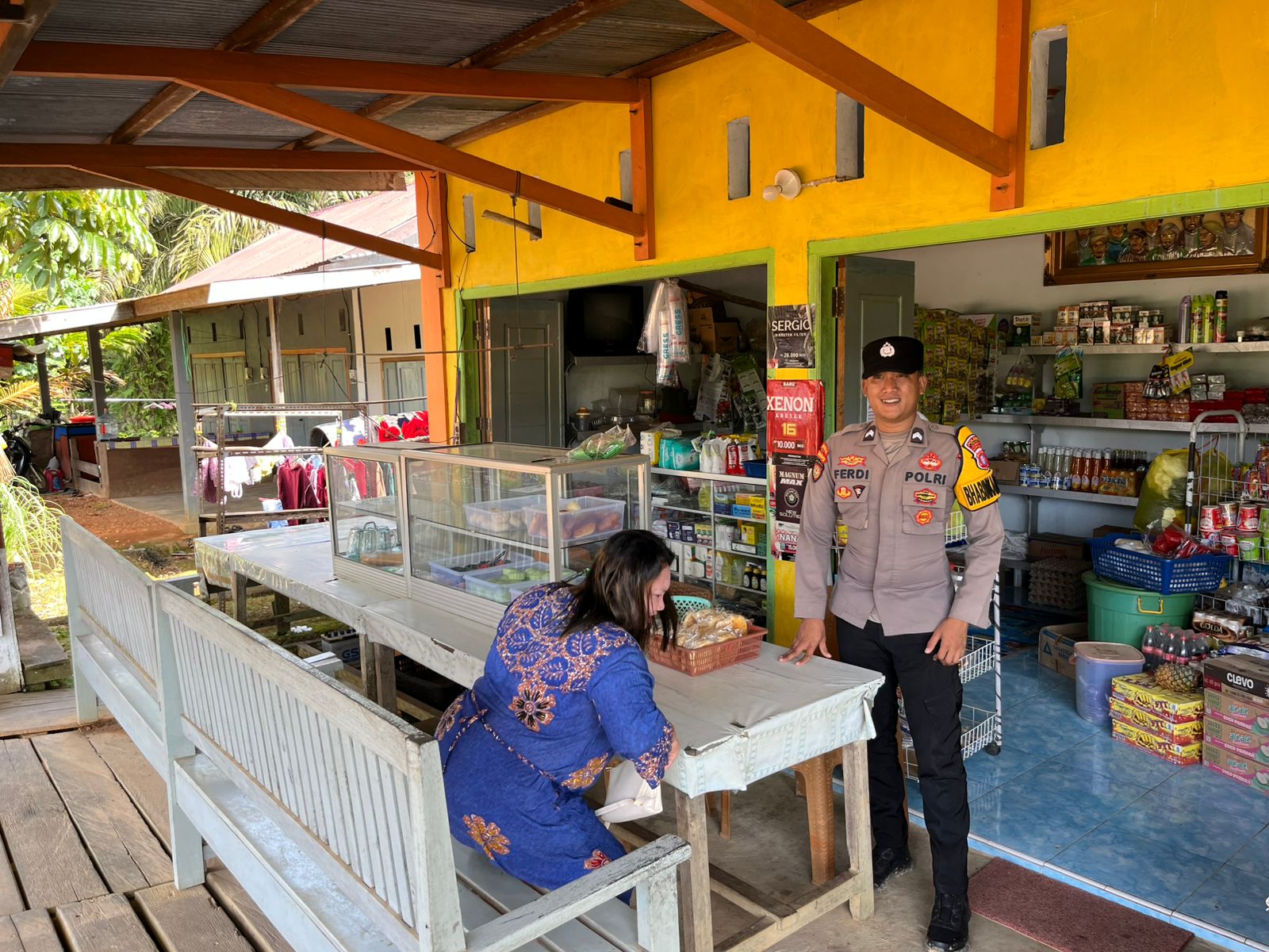 Piket Polsek Lamandau Silaturahmi Ke Pedagang