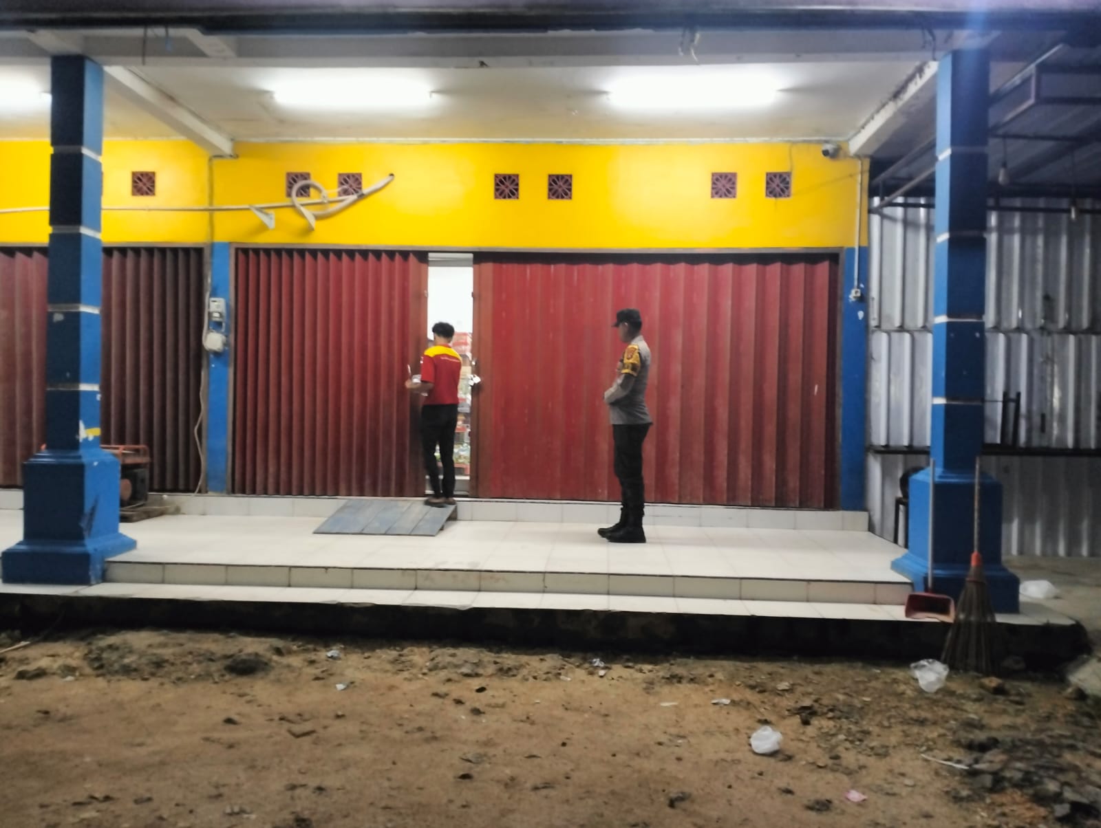 Piket Polsek Patroli kepertokoan diwilkum Polsek Sematu Jaya