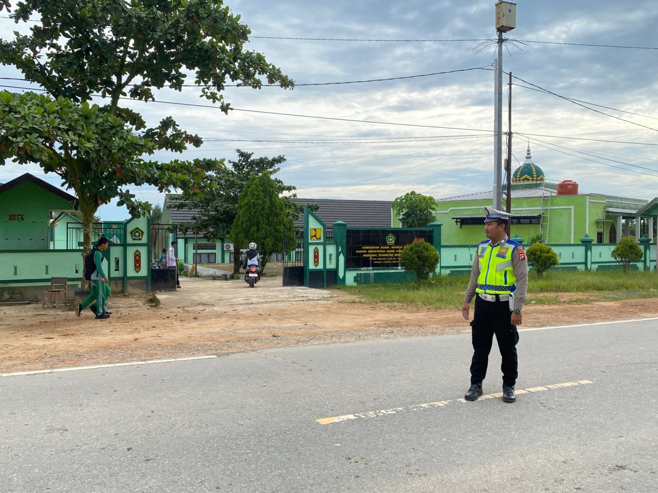 Sat Lantas Giatkan Gatur Lalin di Sekolah Mts Negeri