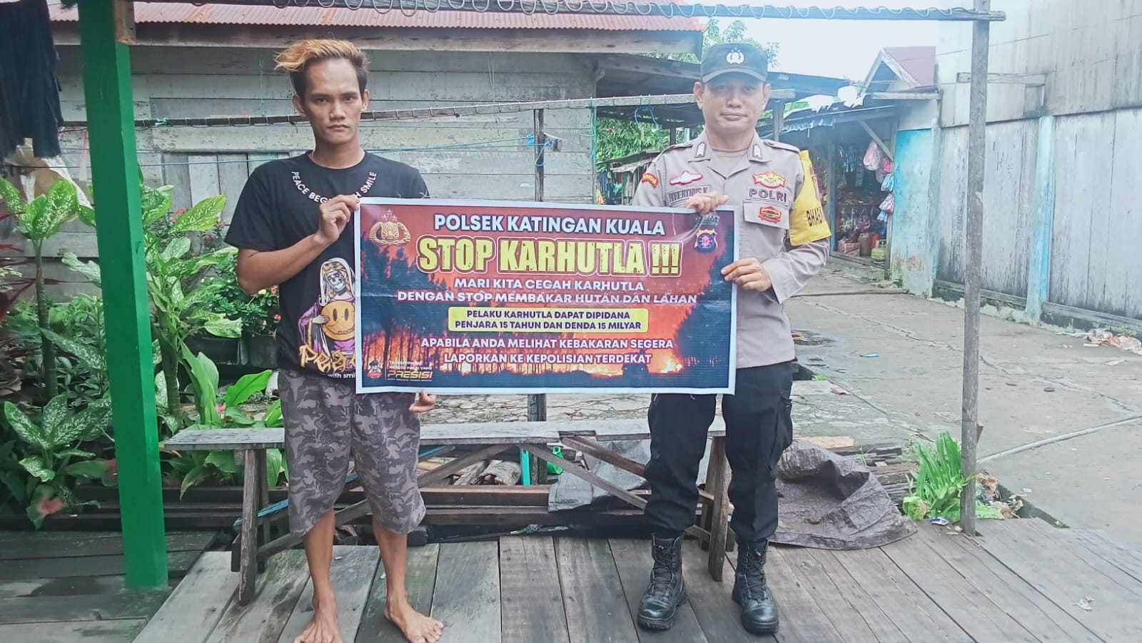 Bhabinkamtibmas Desa Kampung Tengah Sampaikan Himbauan tentang Karhutla Kepada petani