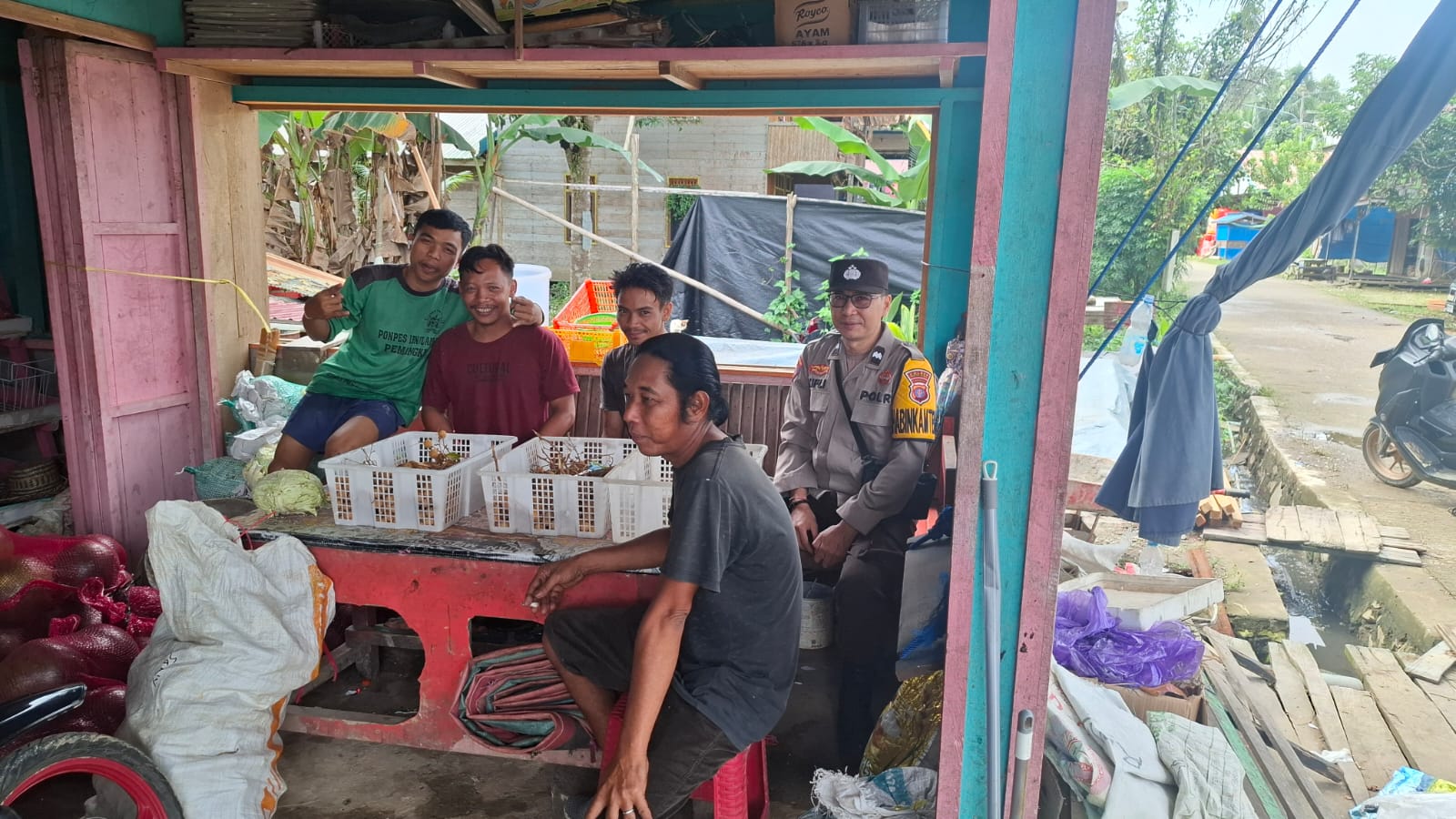 Polsek Gunung Purei Hadir di Tengah Warga Lewat Program Minggu Kasih