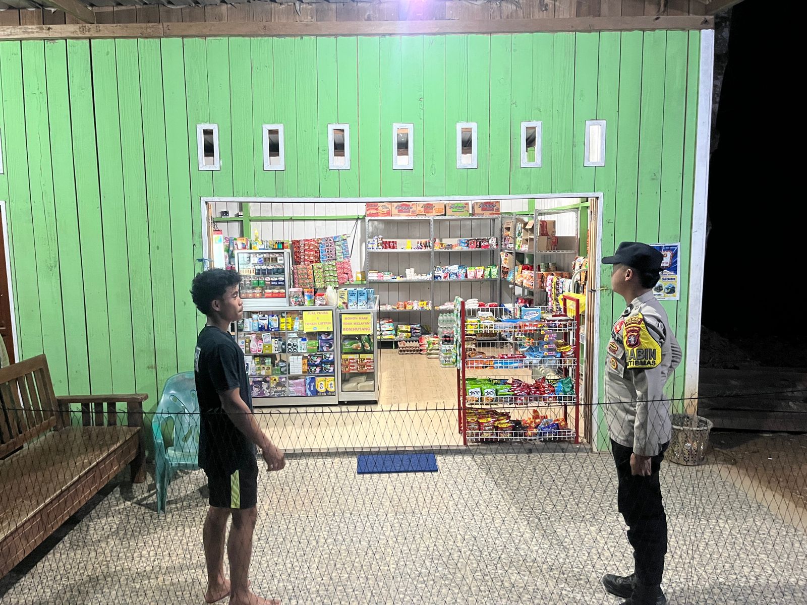 Piket Polsek Lamandau Silaturahmi Ke Pedagang