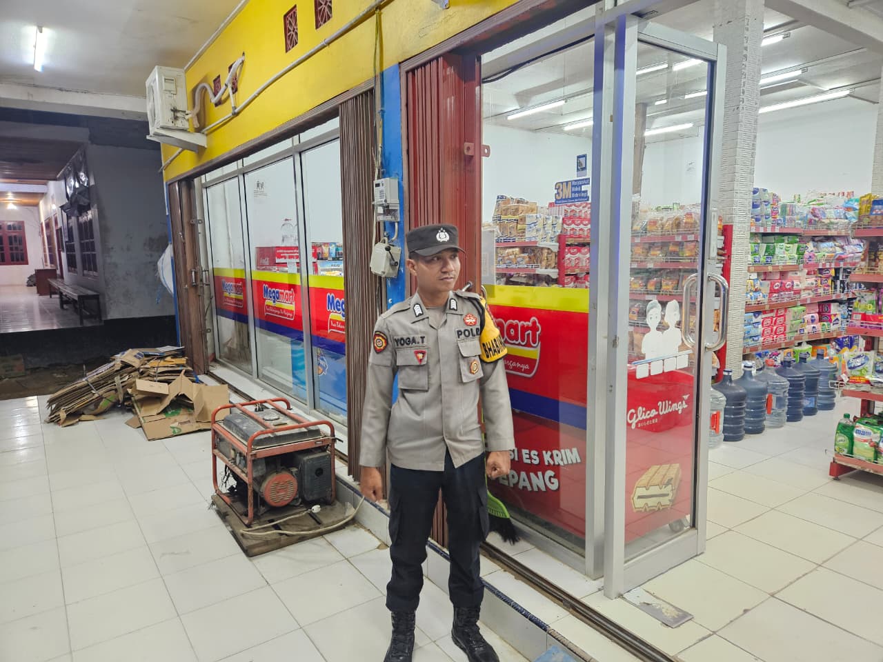 Piket Polsek Patroli kepertokoan diwilkum Polsek Sematu Jaya