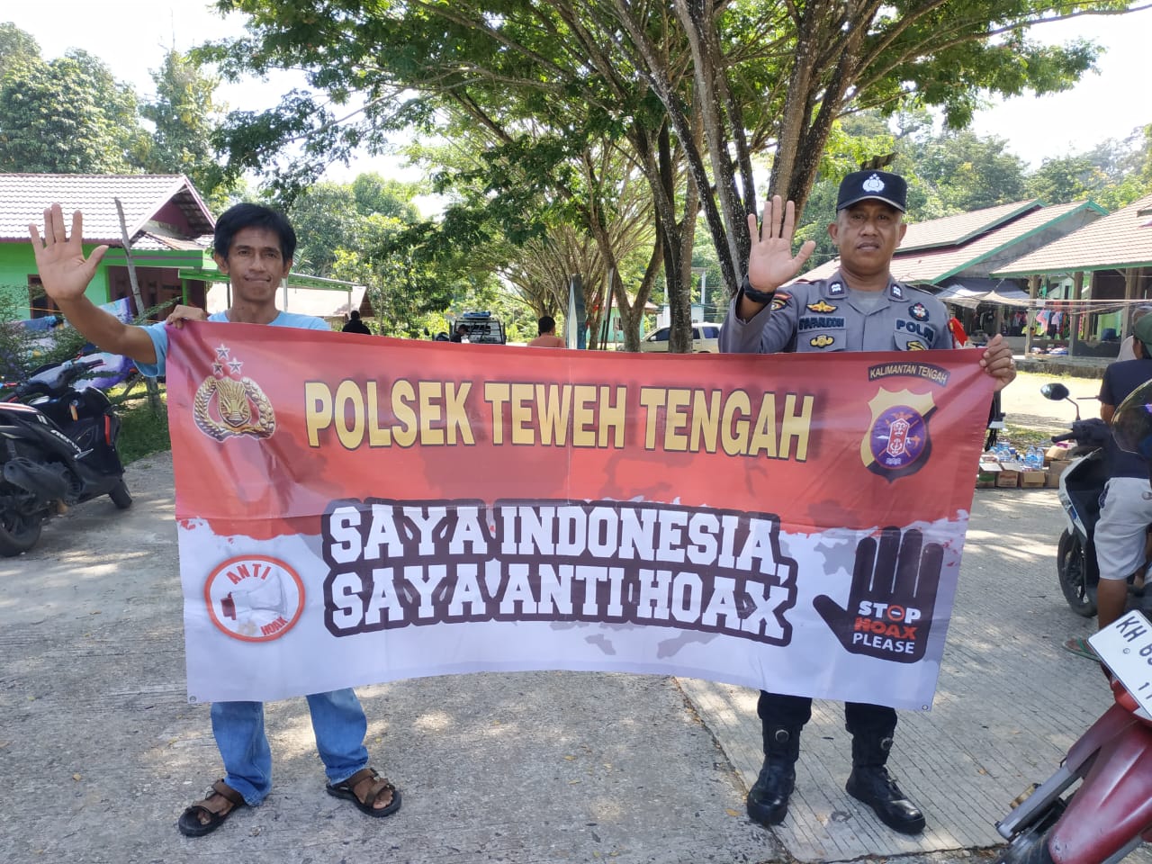 Putus Penyebaran Berita Hoax, Polsek Teweh Tengah Sampaikan Stop Hoax Kepada Warga