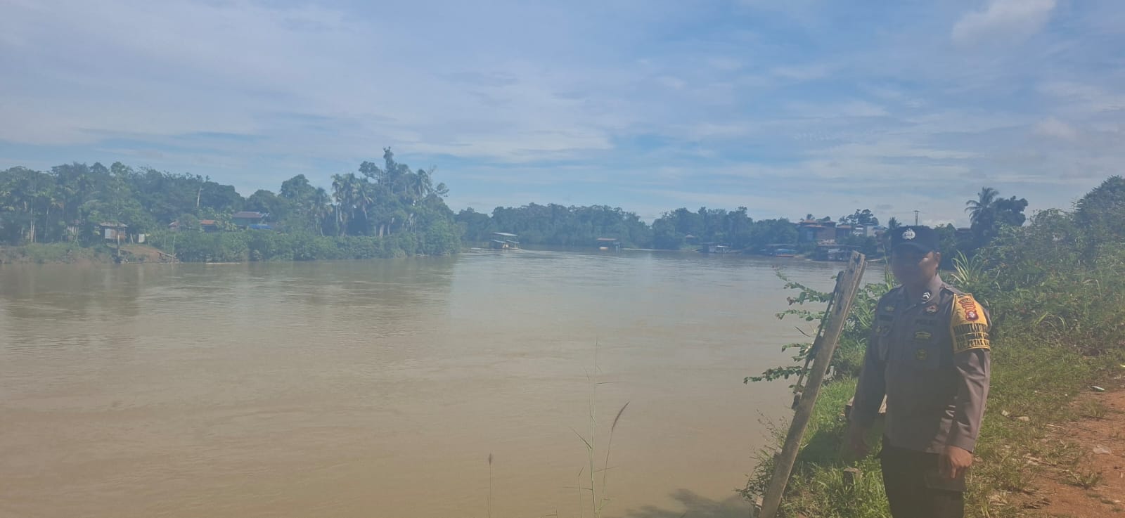 Personil Polsek Sanaman Mantikei Rutin Cek Debit Air