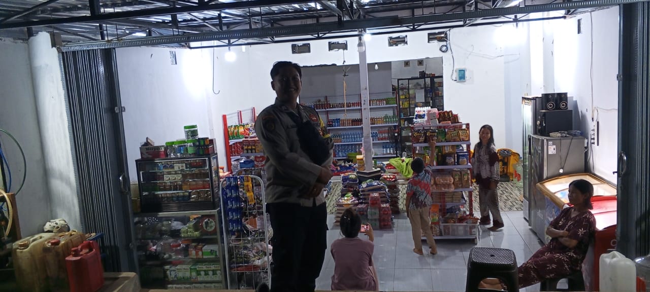 Piket Polsek Lamandau Silaturahmi Ke Pedagang