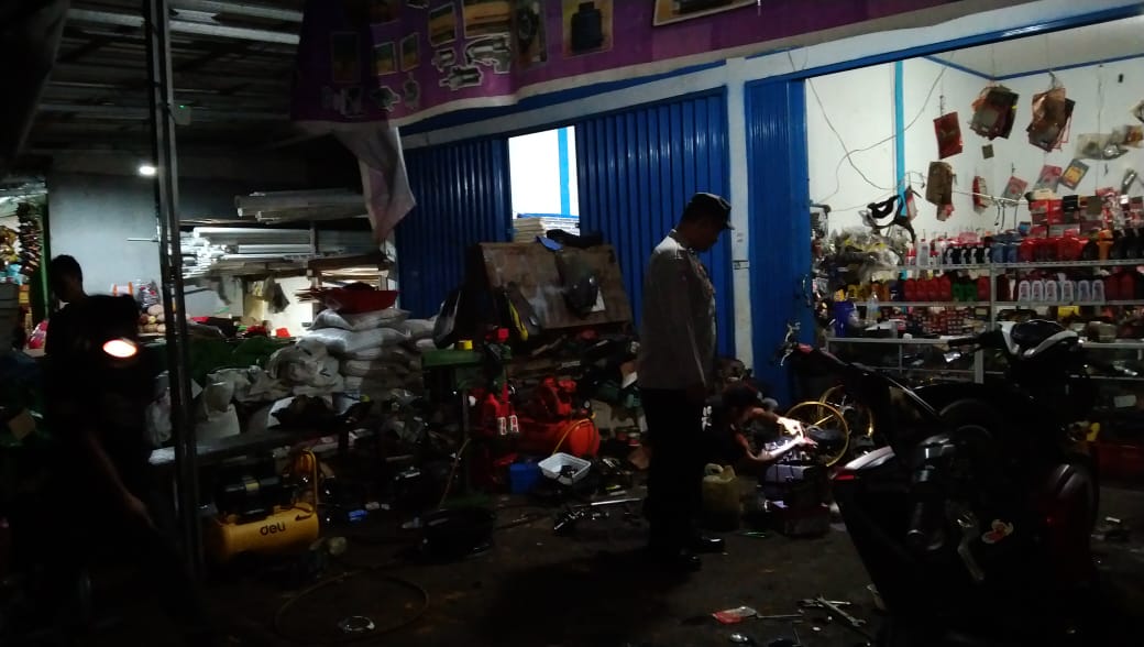 Bhabinkamtibmas Polsek Delang melaksanakan Silaturahmi ke warga masyarakat