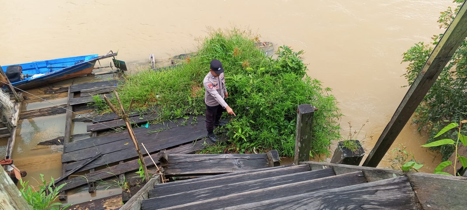 Piket Polsek Cek Debit Air Sungai Lamandau