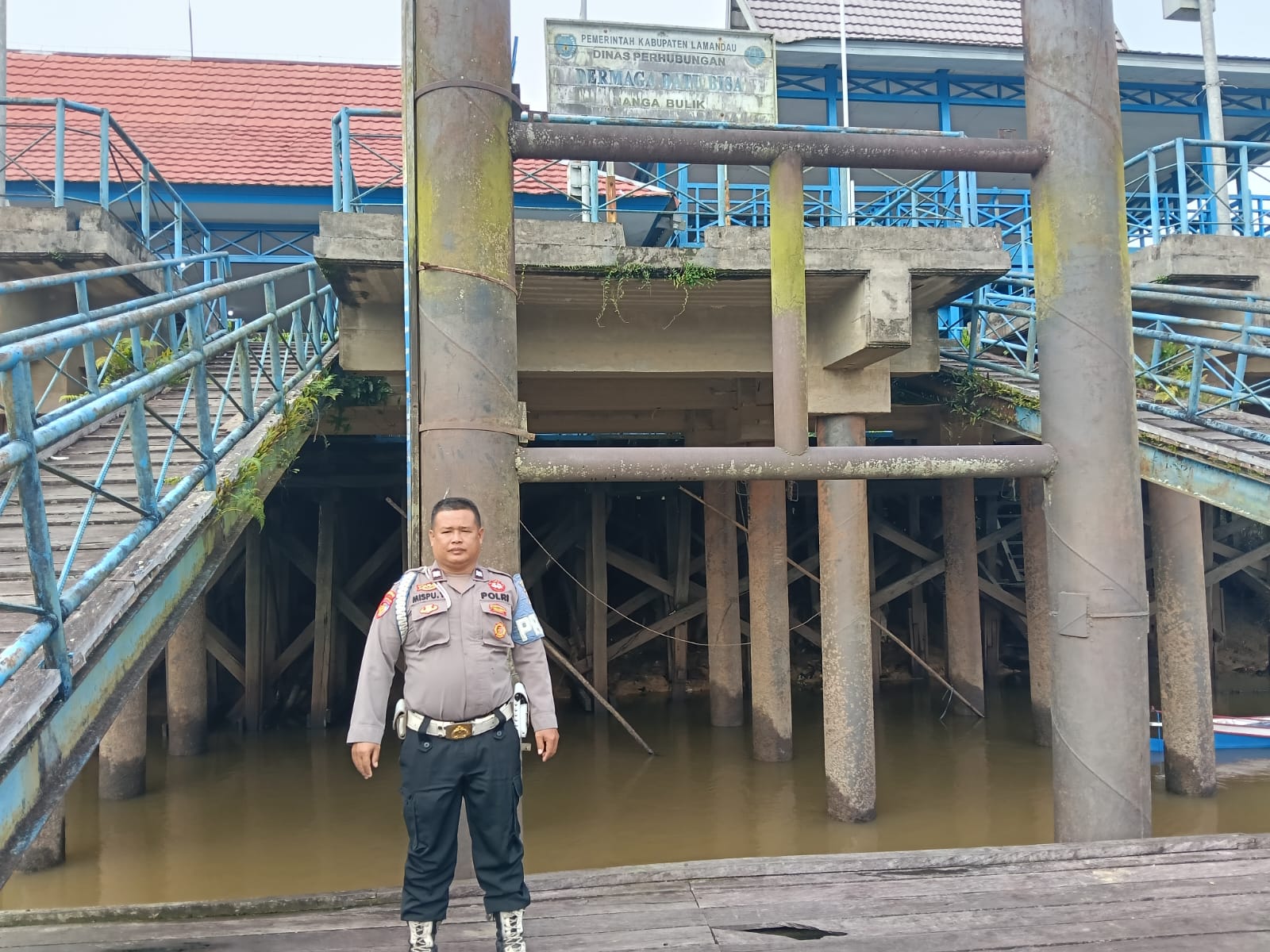 Piket Polsek Bulik Cek debit air di Kelurahan Nanga Bulik