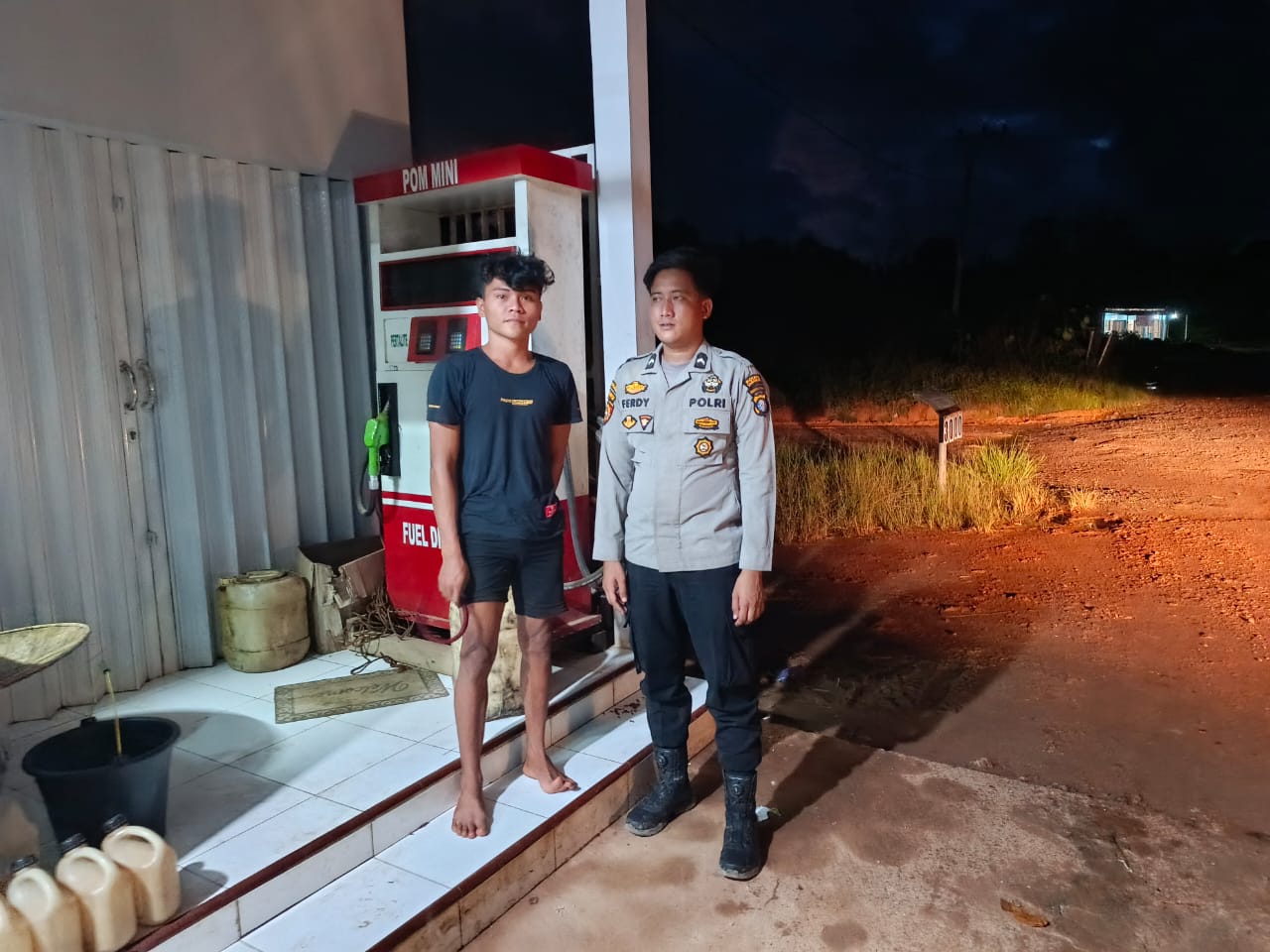 Personel Polsek lamandau melaksanakan sambang kerumah warga