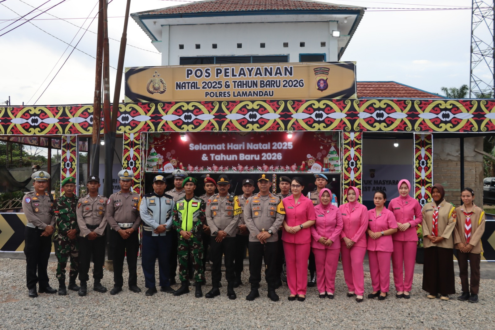 Kapolres Lamandau Didampingi Ketua Bhayangkari Lakukan Pengecekan Pos Pam dan Pos Yan Operasi Lilin Nataru 2025