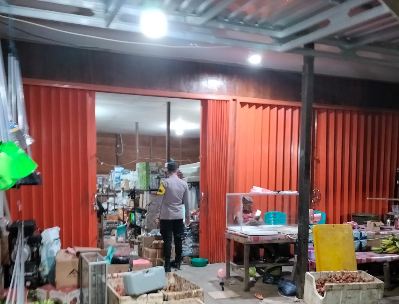 Piket Polsek laksanakan Patroli di Pasar di Wilkum Polsek Delang
