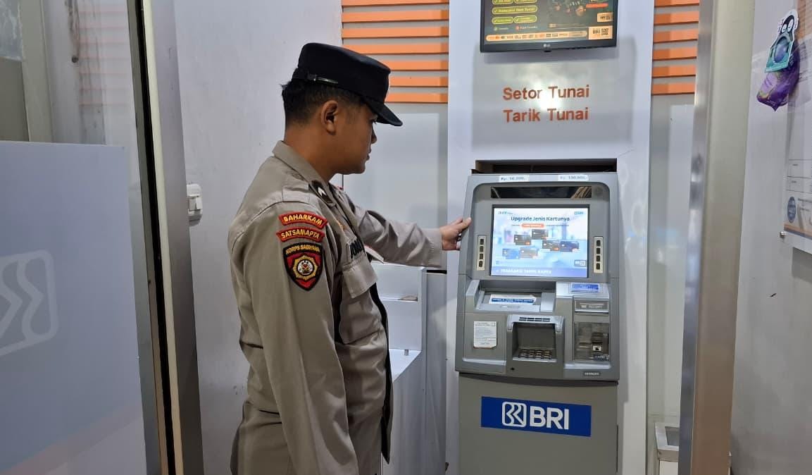 Piket Polsek Patroli ke Perbankan Atm