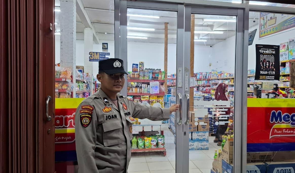 Piket Polsek Patroli kepertokoan diwilkum Polsek Sematu Jaya
