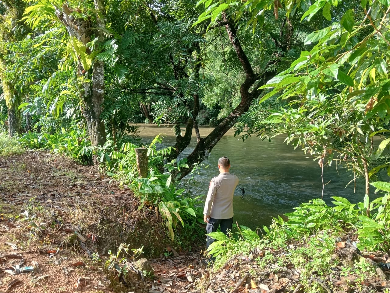 Piket Polsek Delang cek debit air DAS Delang