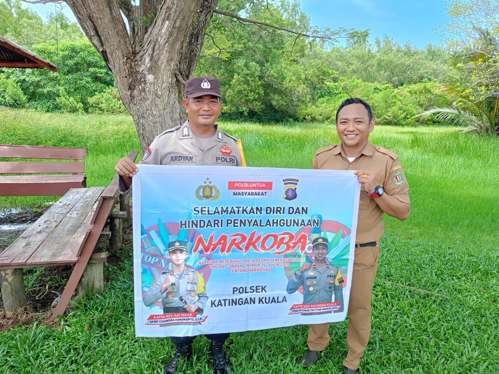 Sampaikan pesan Kamtibmas, Bhabinkamtibmas Polsek Katingan Kuala sambangi Warga.