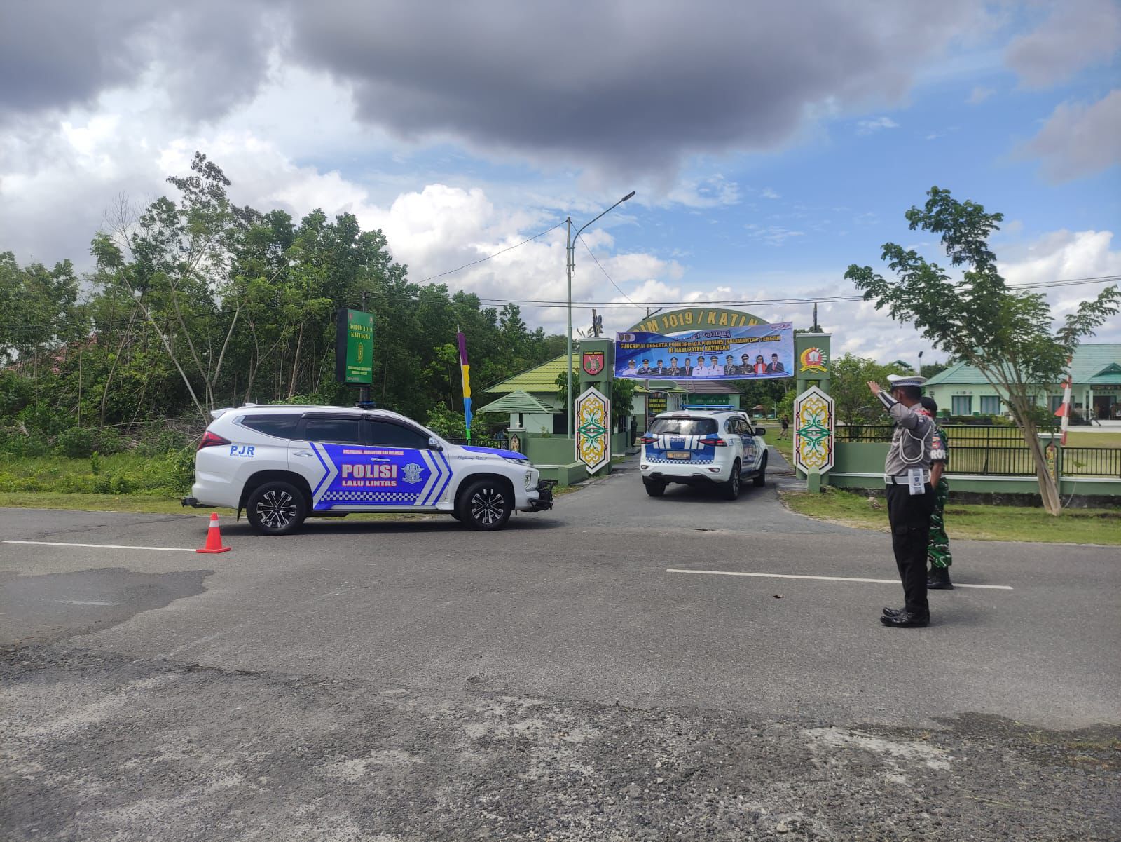 Satlantas Polres Katingan Laksanakan Pengawalan dan Pengamanan Safari Natal Gubernur Kalimantan Tengah
