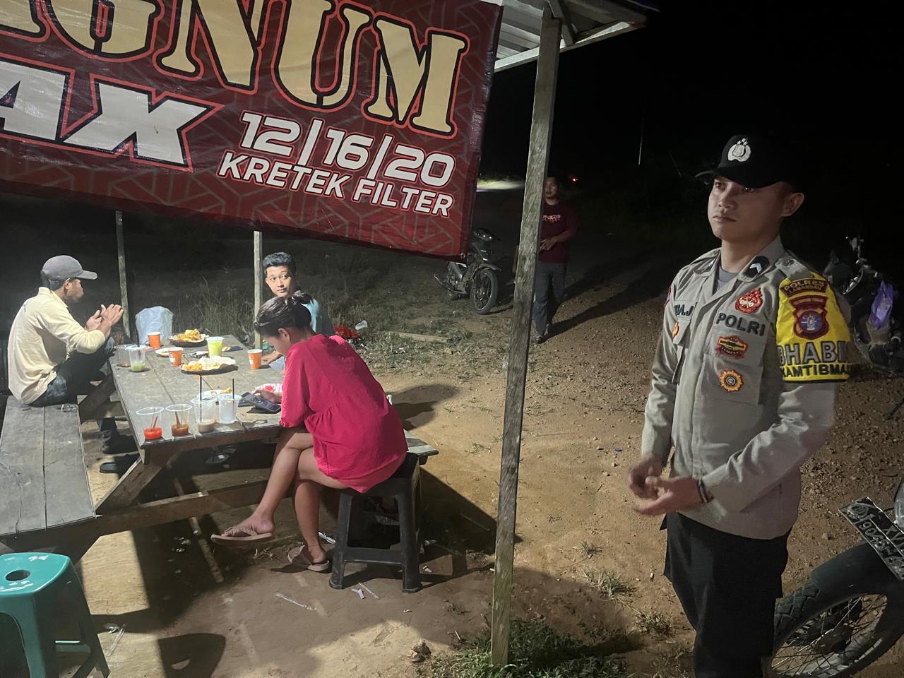 Personel Piket Polsek Lamandau Sambangi Warga, Berikan Imbauan untuk Menjauhi Judi Online