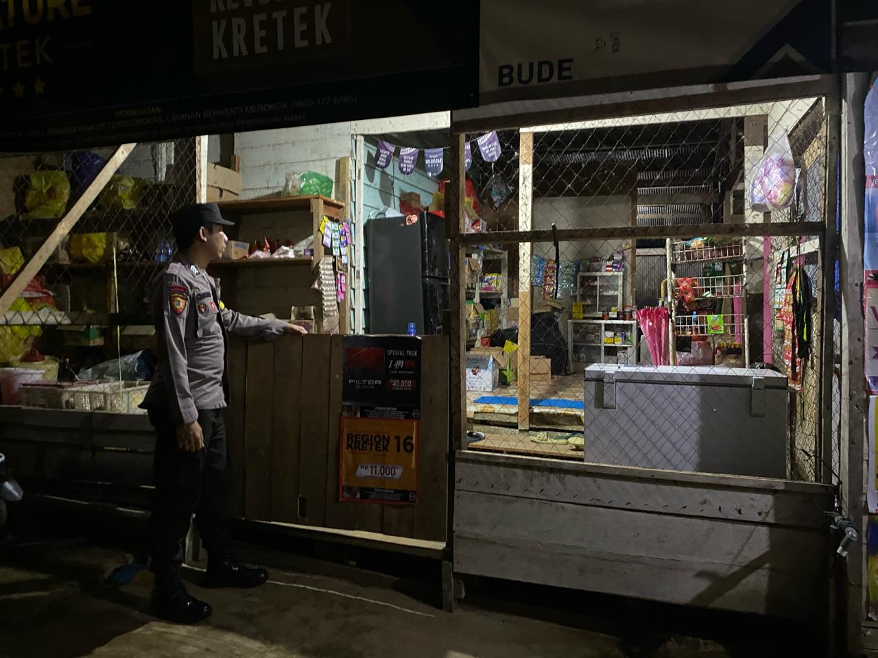 Piket Polsek laksanakan Patroli di Pasar di Wilkum Polsek Delang