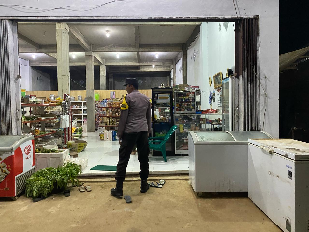 Piket Polsek Delang melaksanakan Silaturahmi ke warga masyarakat