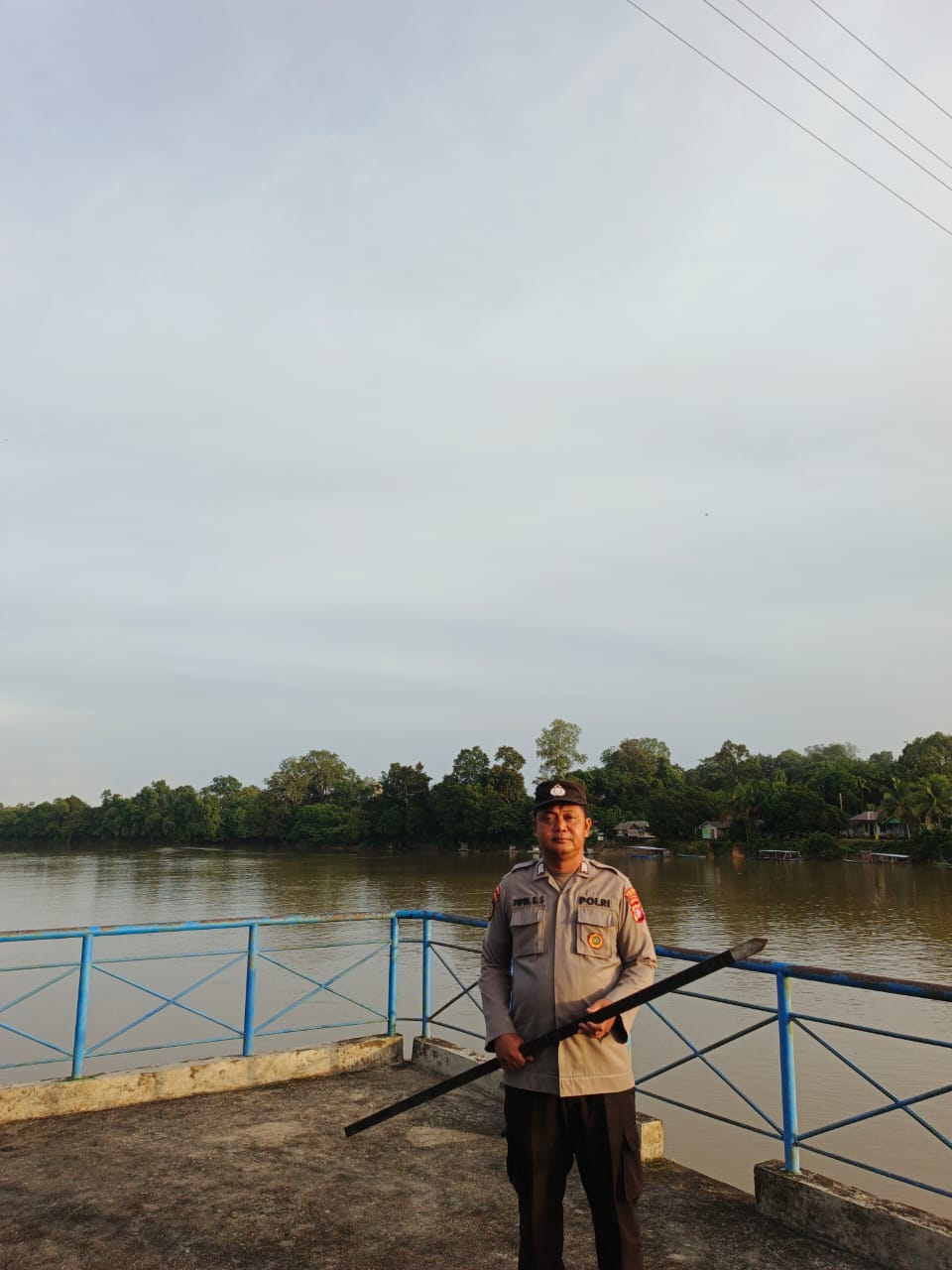 Piket Polsek Bulik Cek debit air di Kelurahan Nanga Bulik