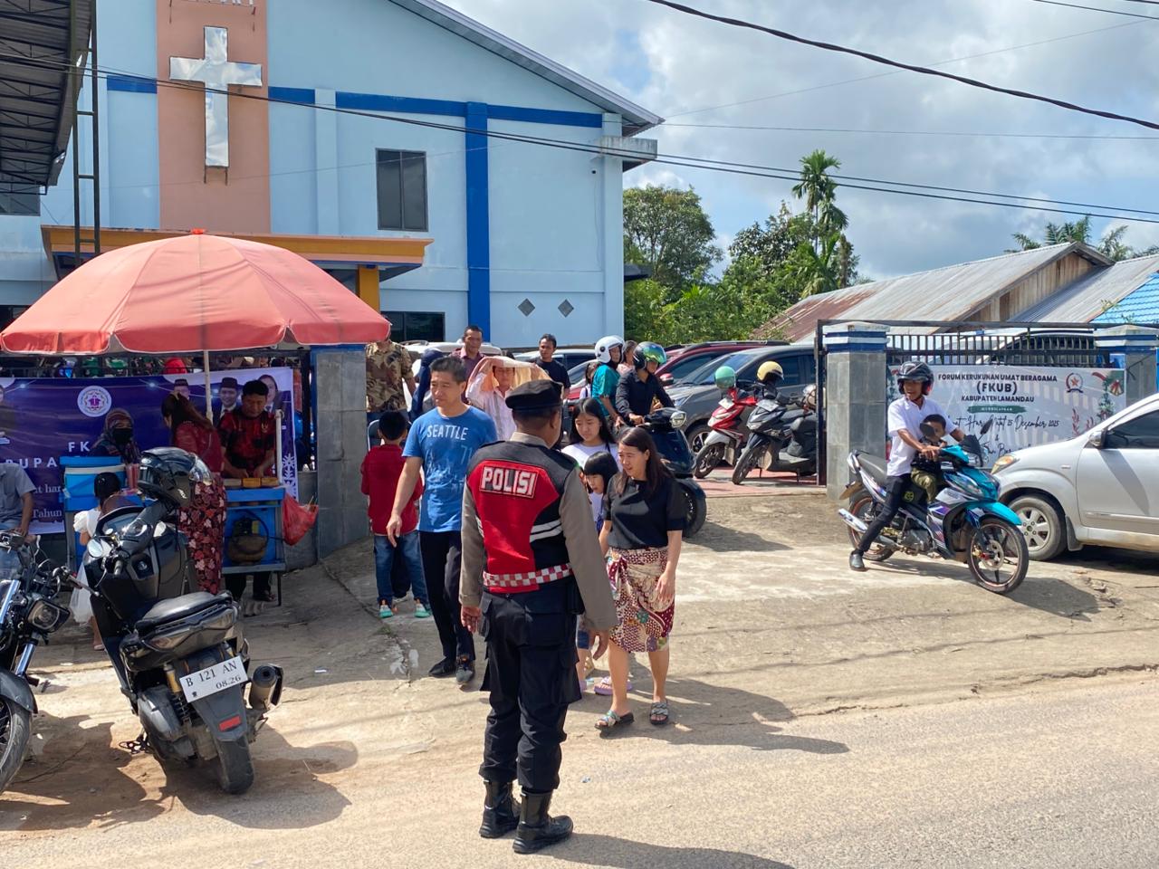Personel Polres Lamandau Laksanakan Pengamanan di Sejumlah Gereja Wilayah Hukum Polres Lamandau