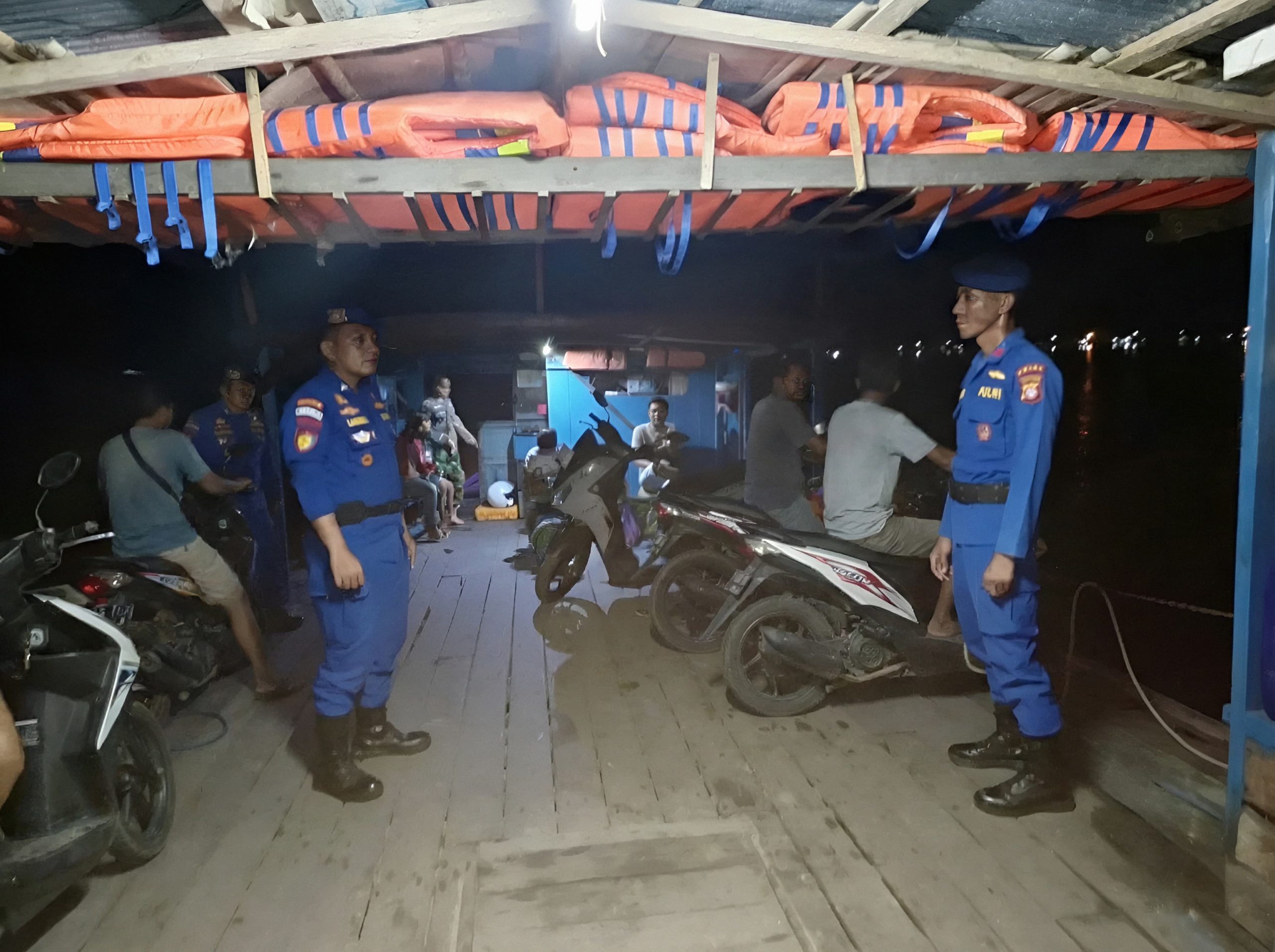 ‎Ditpolairud Laksanakan Pengamanan di Feri Penyeberangan untuk Jamin Keamanan dan Kenyamanan Penumpang
