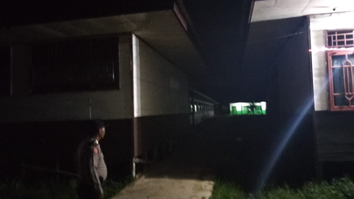 Tingkatkan Sitkamtibmas yang Kondusif ,Polsek Marikit laksanakan Patroli ke Obvit dan pemukiman warga.