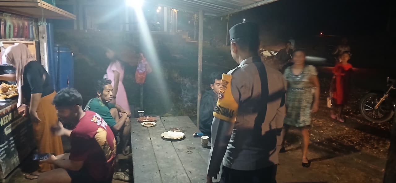 Personel Piket Polsek Lamandau Sambangi Warga, Berikan Imbauan untuk Menjauhi Judi Online