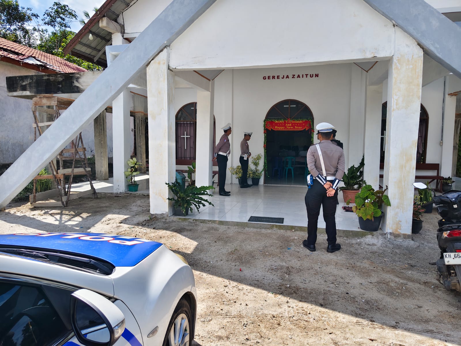 Satlantas Polres Katingan Laksanakan Patroli Pengamanan Ibadah Natal di Gereja Zaitun Bukit Lime