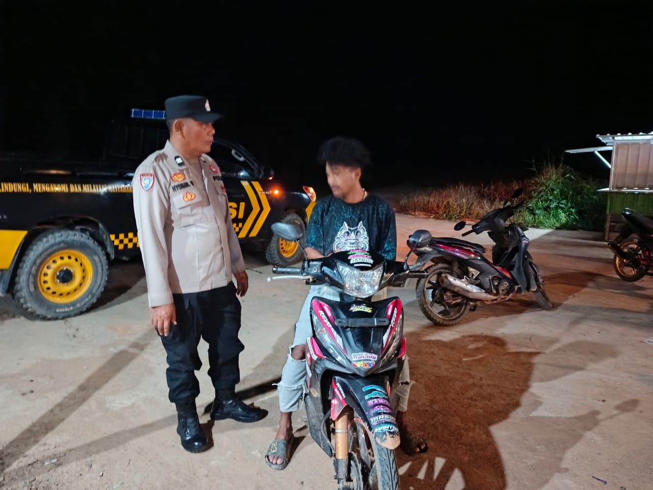 Piket Polsek Lamandau Sambangi Warga, Imbau Pengendara Lebih Berhati-hati di Jalan