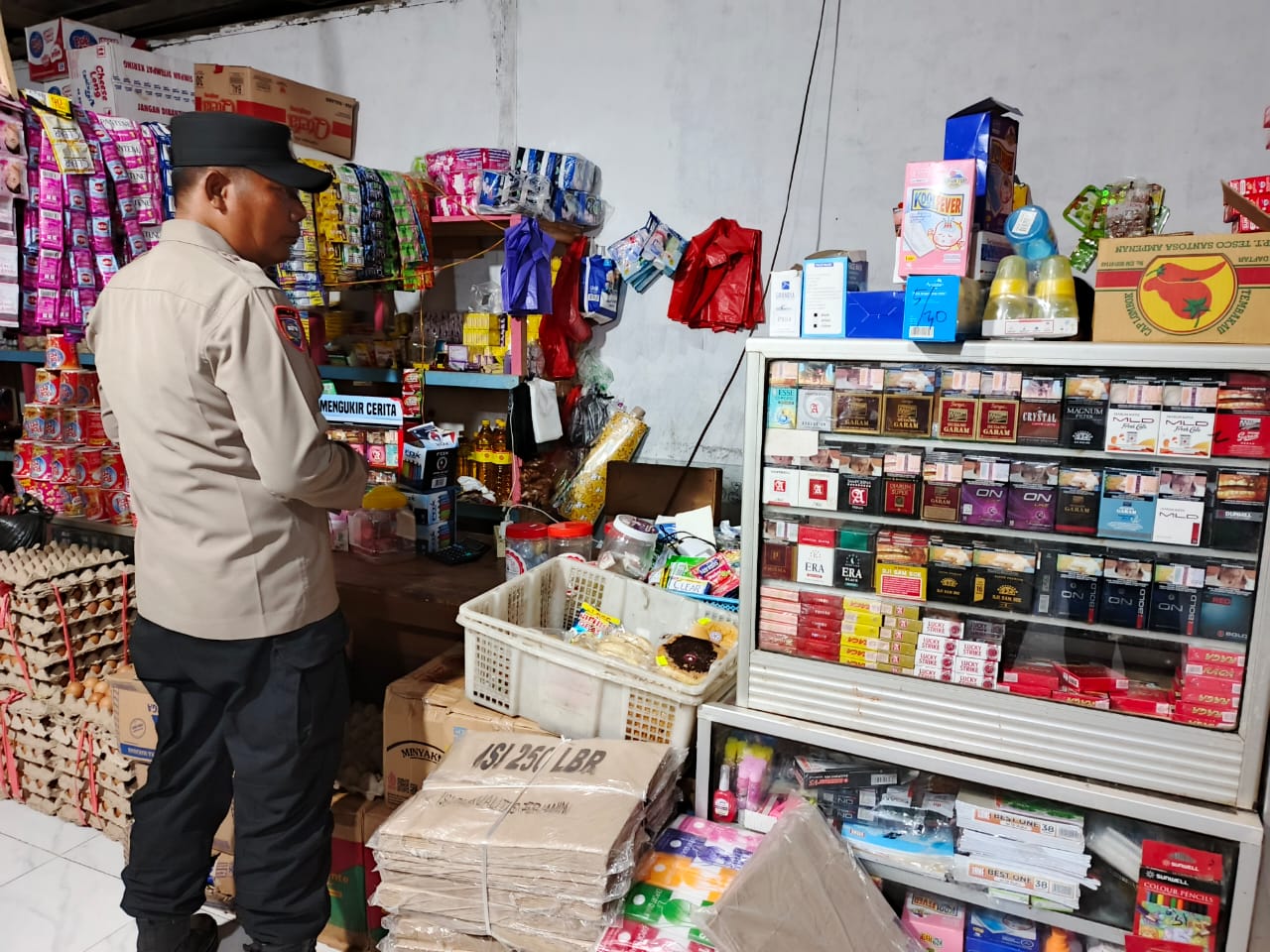 Piket Polsek Lamandau Silaturahmi Ke Pedagang
