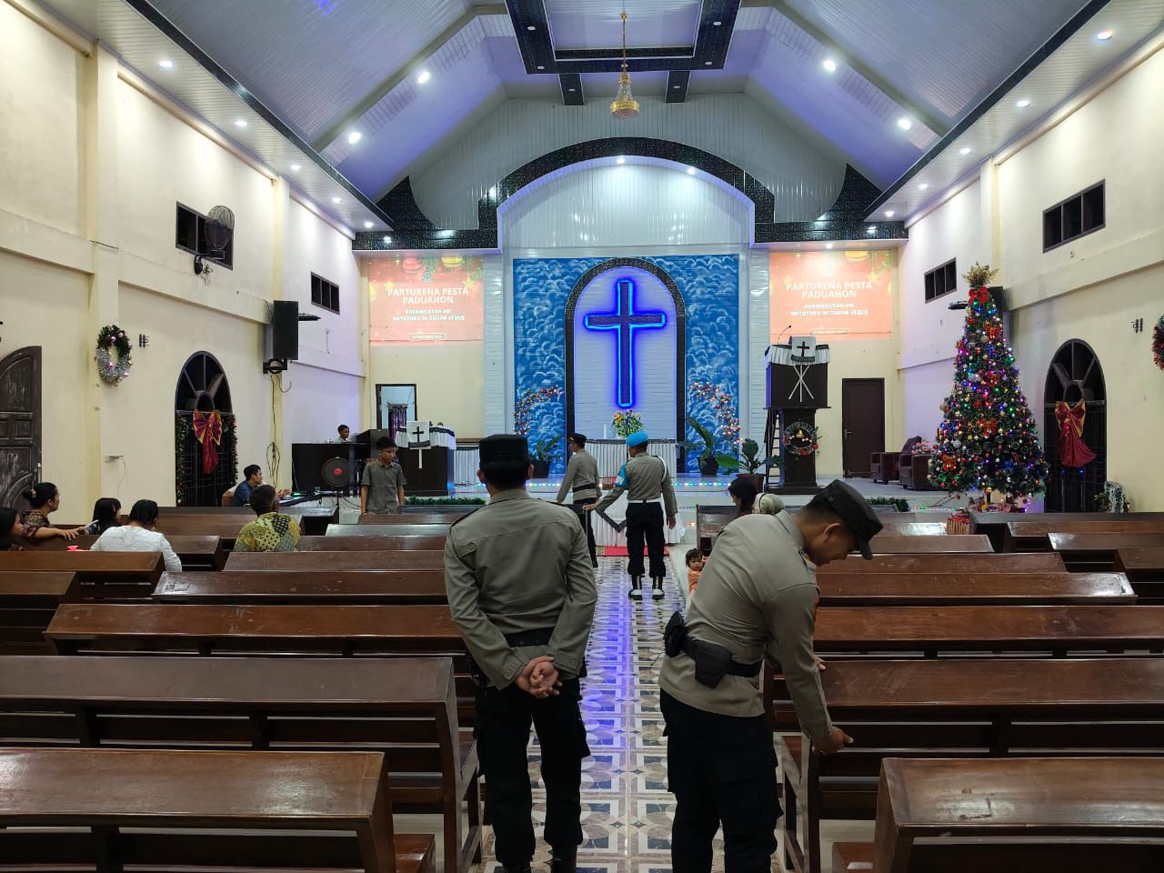 Personel Polres Lamandau Laksanakan Pengamanan di Sejumlah Gereja Wilayah Hukum Polres Lamandau